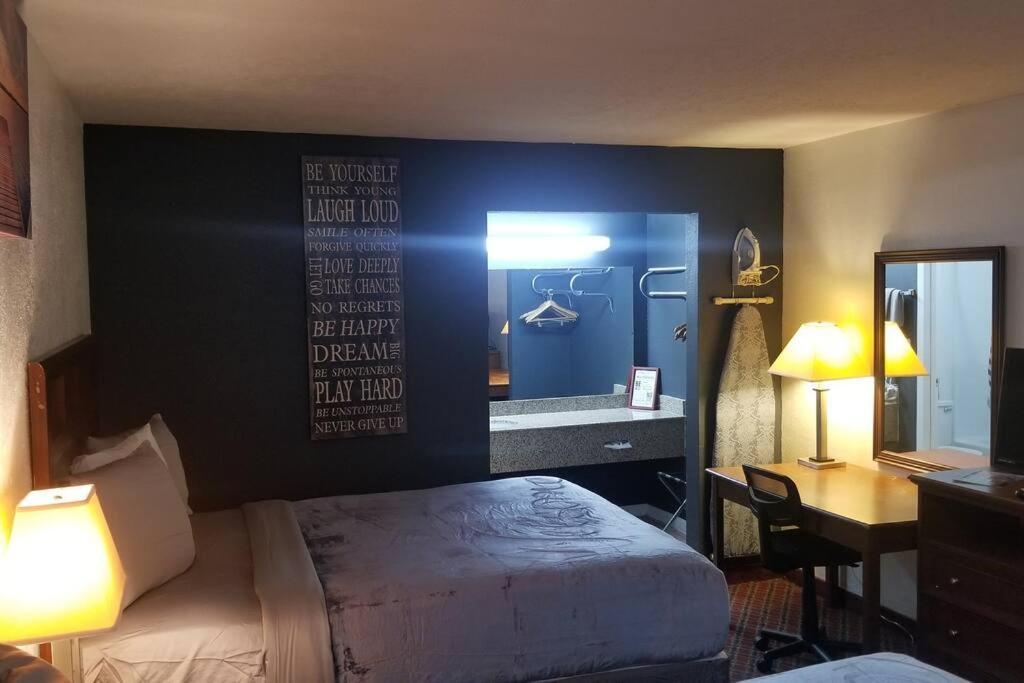 Hotel 2 Queen Beds Hotel Room 128 Booking Stillwater Bagian luar foto