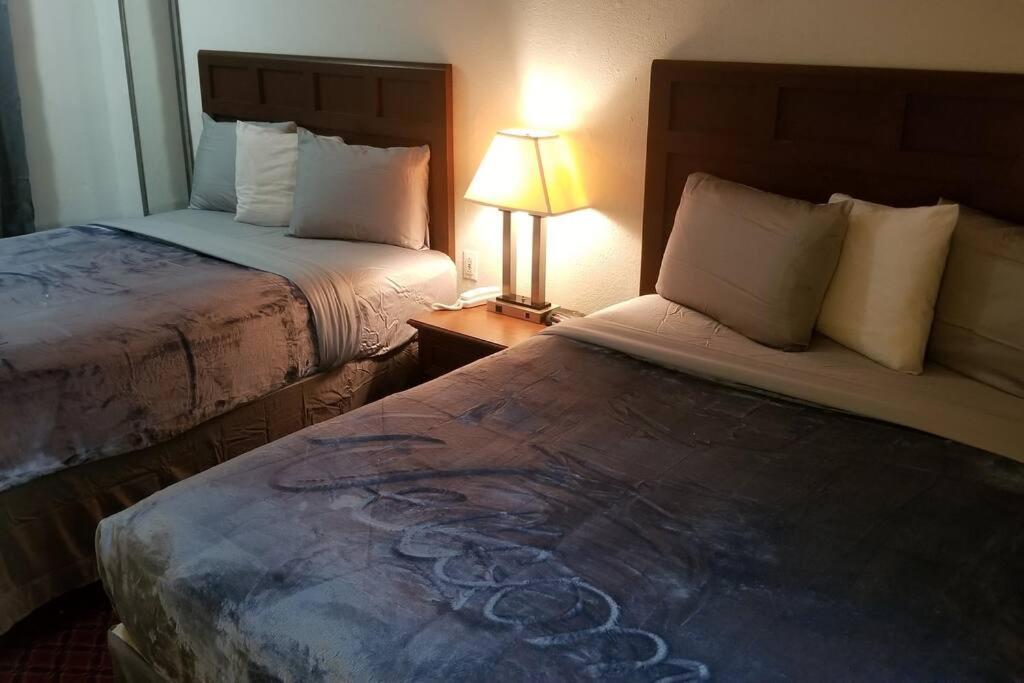 Hotel 2 Queen Beds Hotel Room 128 Booking Stillwater Bagian luar foto