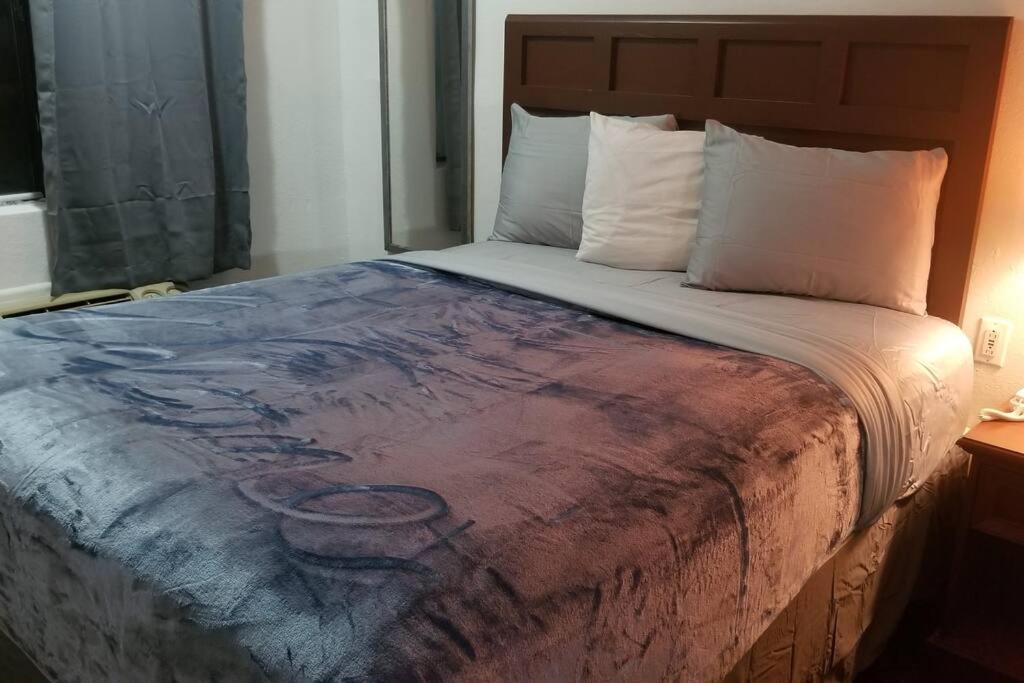 Hotel 2 Queen Beds Hotel Room 128 Booking Stillwater Bagian luar foto